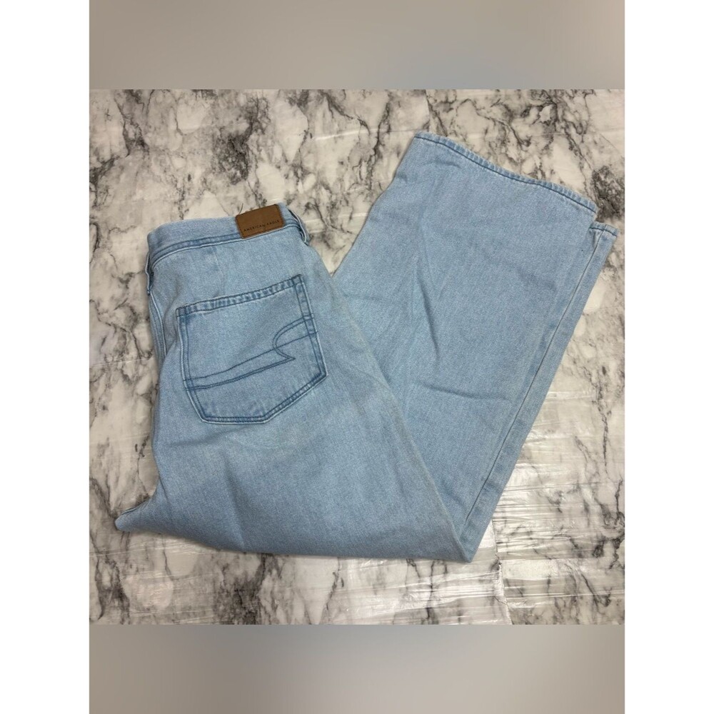 American Eagle Outfitters  wide leg high rise Light Wash denim Jeans size 8 boho